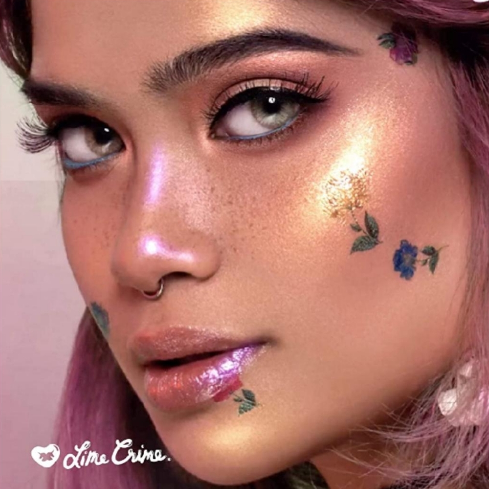 Blossoms Highlighter Palette - Picture 6 of 6